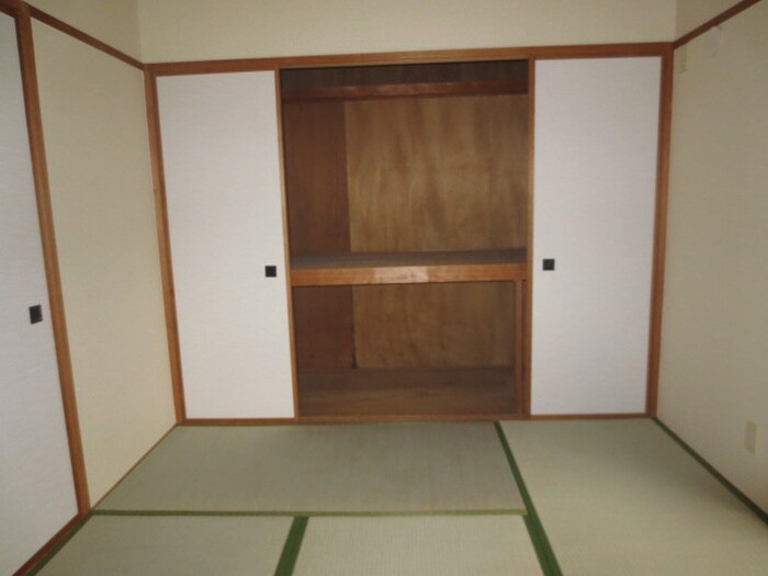 物件内観写真12　(収納)