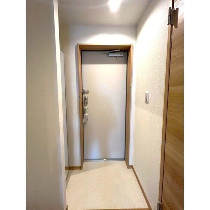 物件内観写真9　(玄関)