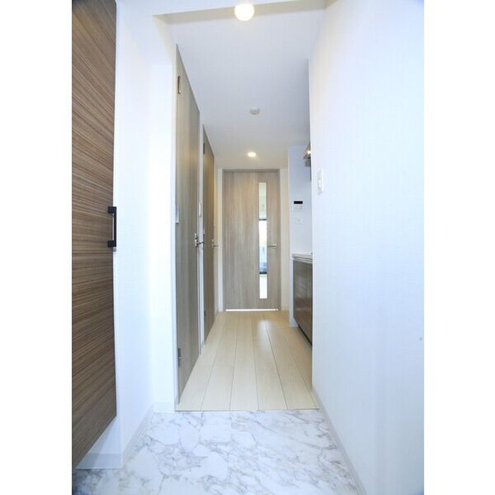 物件内観写真13　(玄関)