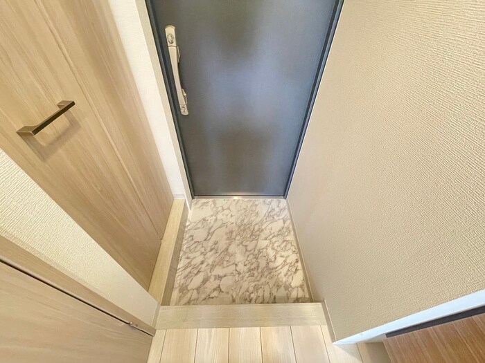 物件内観写真18　(玄関)