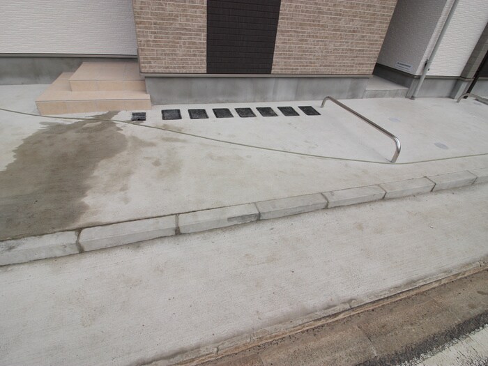 物件外観写真3　(駐輪場)