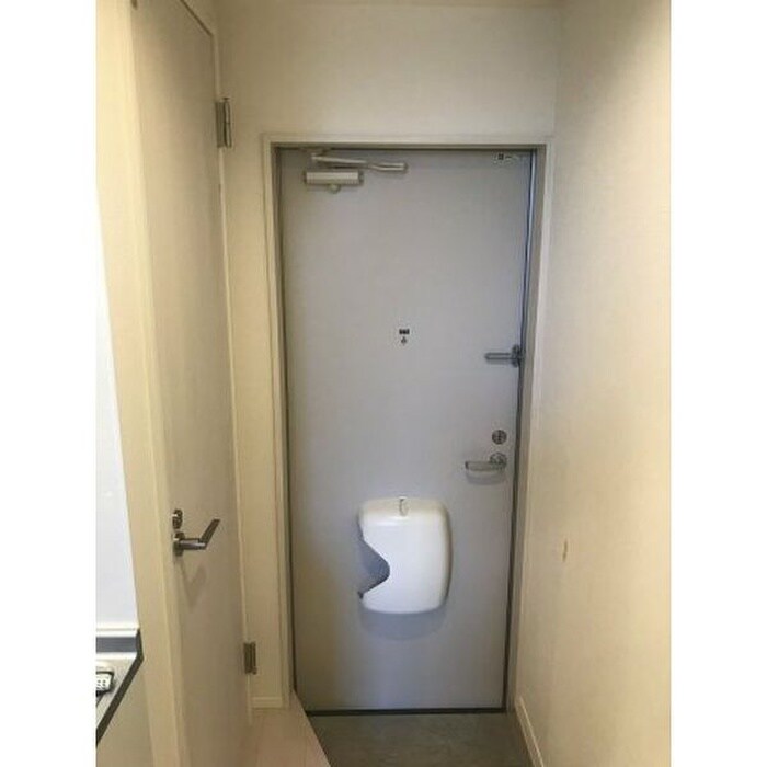 物件内観写真16　(玄関)