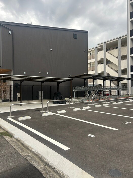 物件外観写真4　(駐車場)