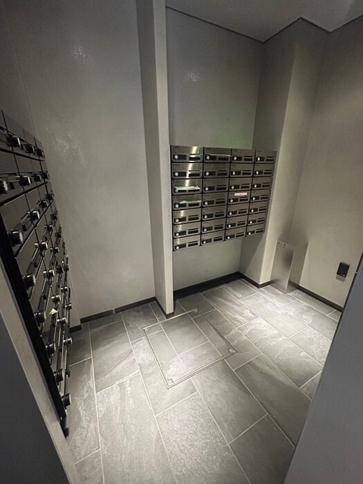 物件外観写真6　(エントランス部分)