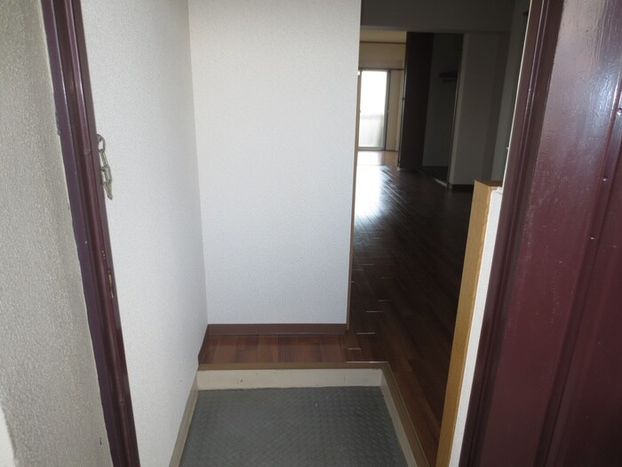 物件内観写真7　(玄関)