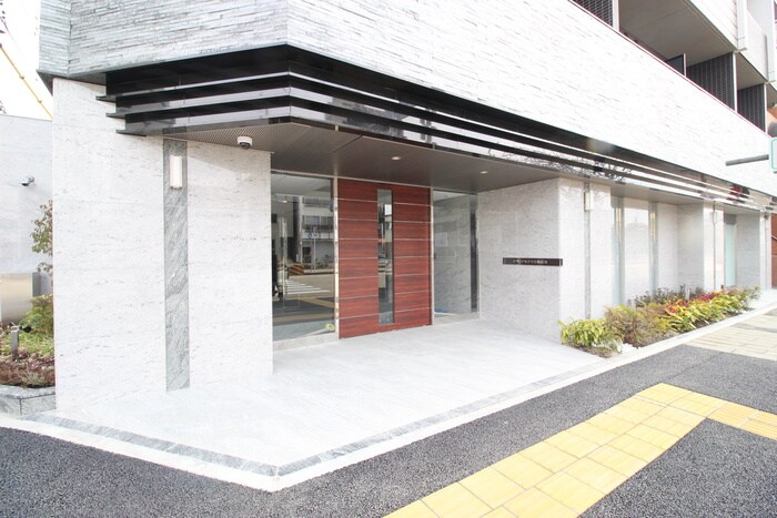 物件外観写真2　(エントランス部分)