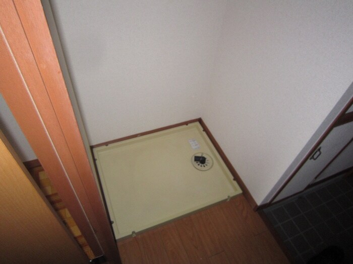 物件内観写真14　(洗濯機置場)