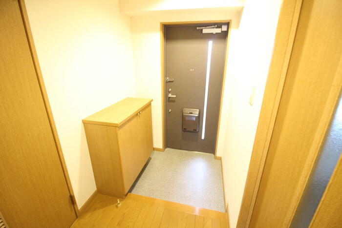 物件内観写真5　(玄関)