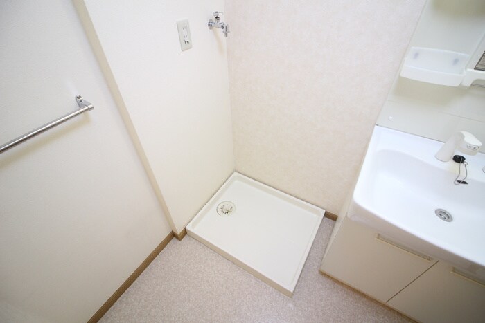 物件内観写真9　(洗濯機置場)