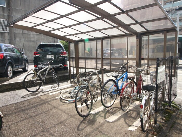 物件外観写真4　(駐輪場)