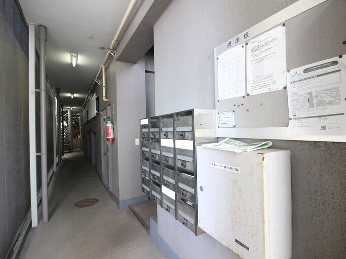 物件外観写真6　(エントランス部分)