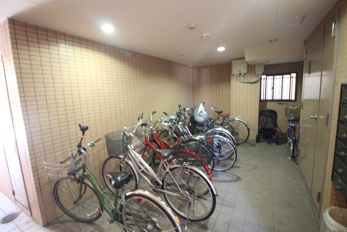 物件外観写真3　(駐輪場)