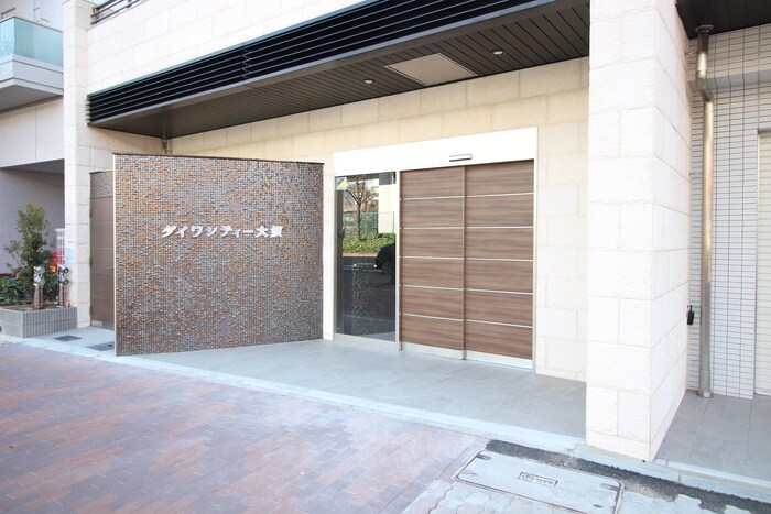 物件外観写真2　(エントランス部分)