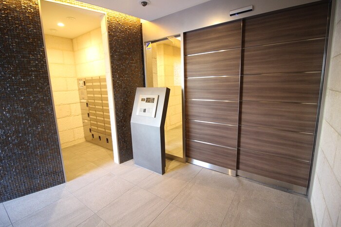 物件外観写真5　(エントランス部分)