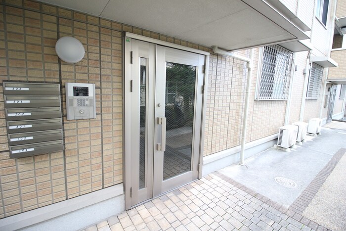 物件外観写真5　(エントランス部分)