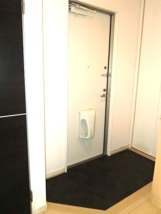 物件内観写真16　(玄関)