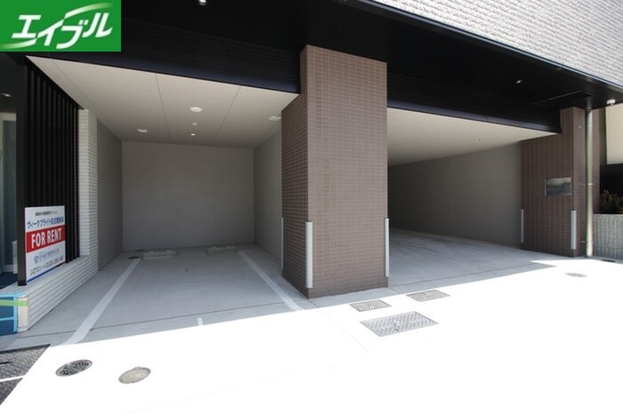 物件外観写真5　(駐車場)