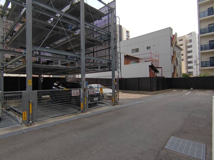 物件外観写真4　(駐車場)