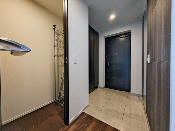 物件内観写真22　(玄関)