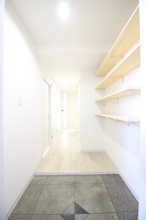 物件内観写真7　(玄関)