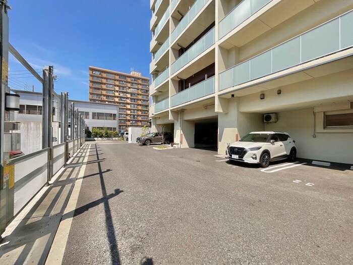 物件外観写真6　(駐車場)