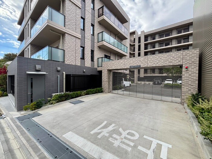 物件外観写真6　(駐車場)