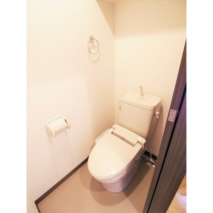 物件内観写真5　(トイレ)