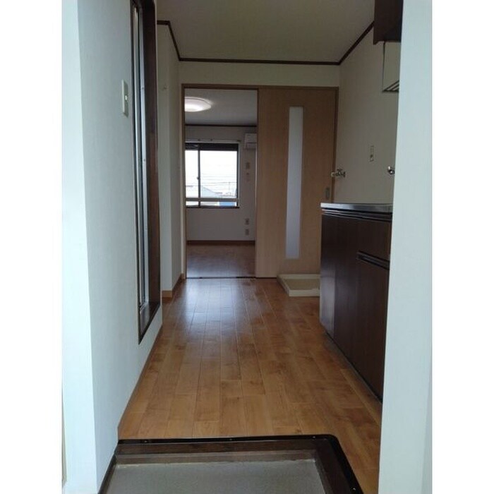 物件内観写真10　(玄関)