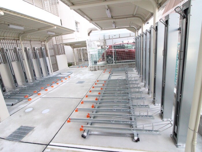 物件外観写真4　(駐輪場)