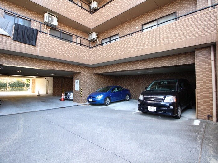 物件外観写真5　(駐車場)