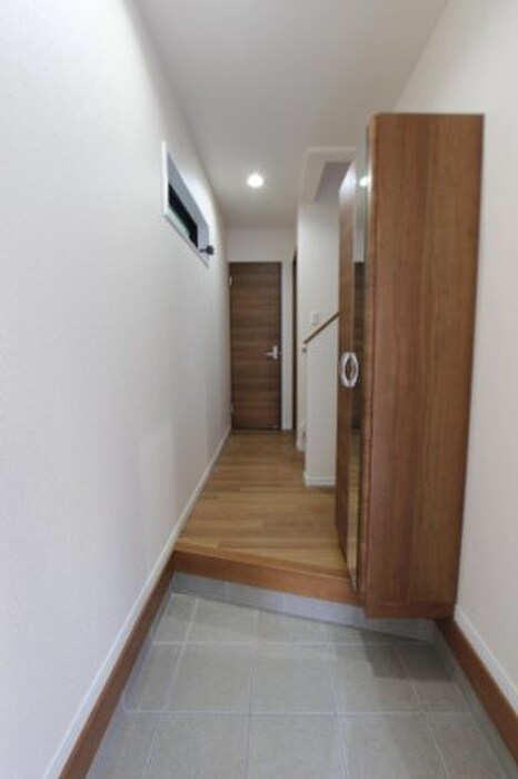 物件内観写真8　(玄関)