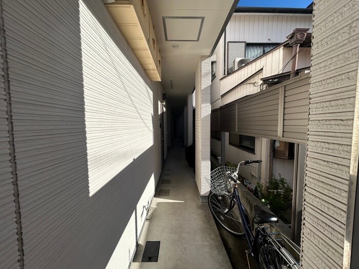 物件外観写真3　(エントランス部分)