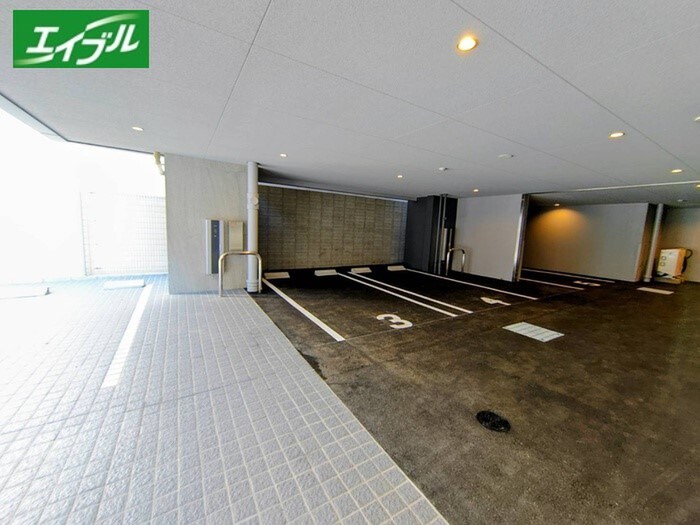 物件外観写真3　(駐車場)