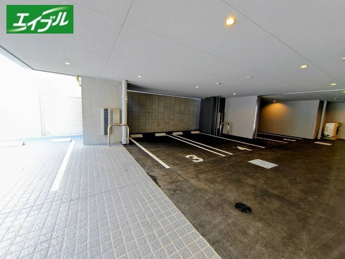 物件外観写真3　(駐車場)