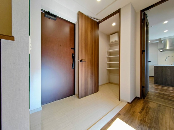 物件内観写真16　(玄関)