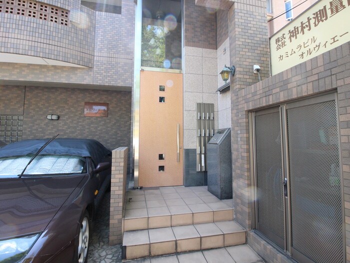 物件外観写真3　(エントランス部分)