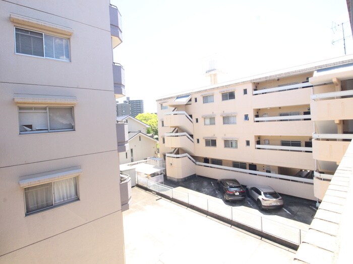 物件内観写真22　(室内からの展望)