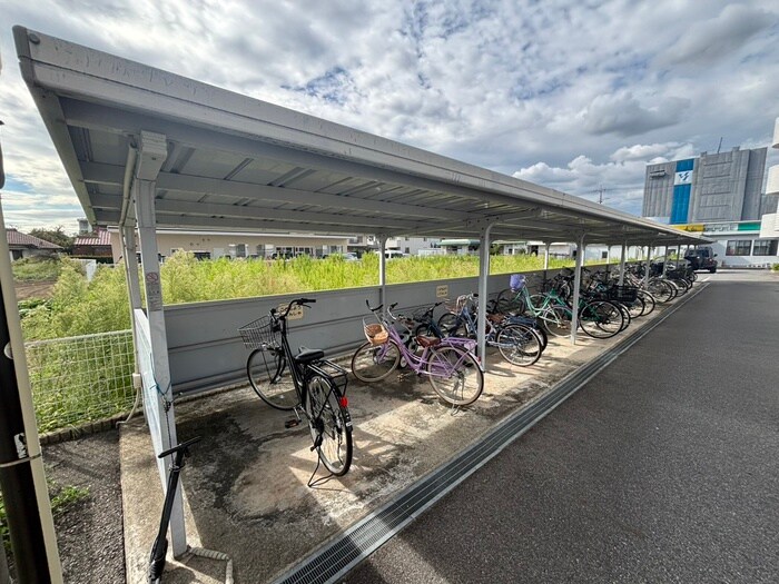 物件外観写真3　(駐輪場)