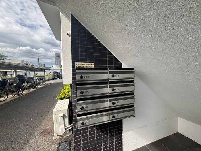 物件外観写真5　(エントランス部分)