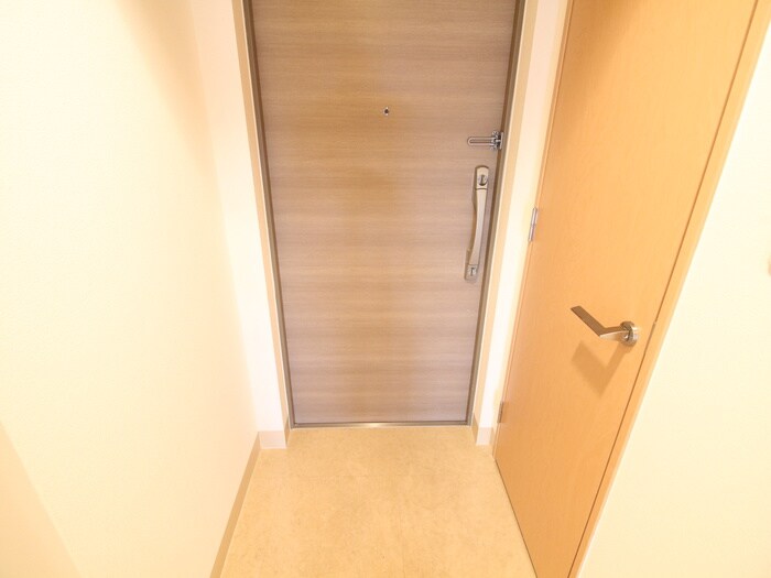 物件内観写真8　(玄関)