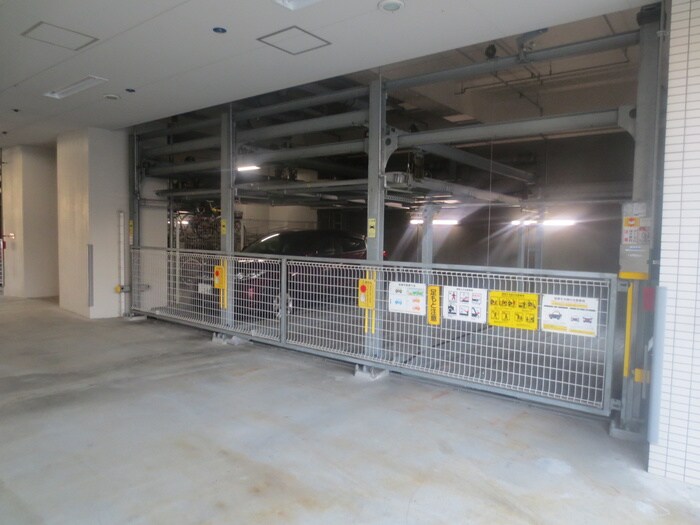 物件外観写真6　(駐車場)