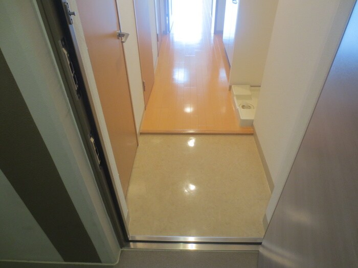 物件内観写真7　(玄関)