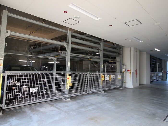 物件外観写真5　(駐車場)