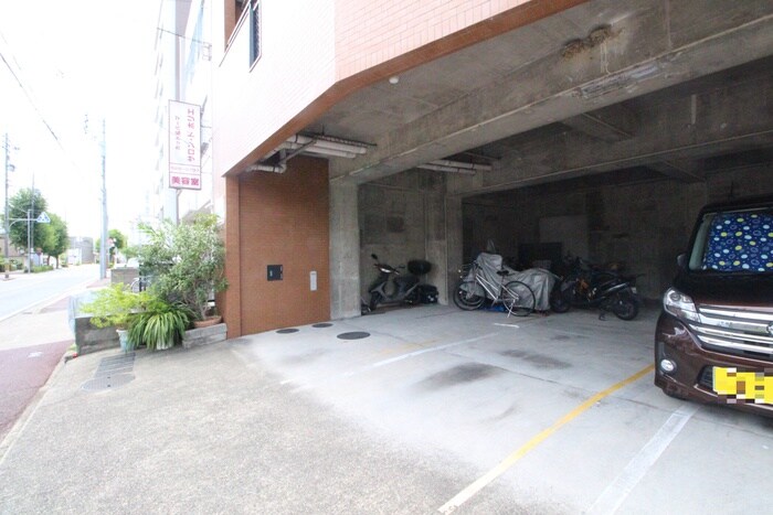 物件外観写真2　(駐車場)