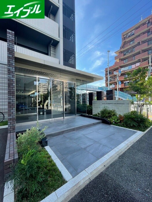 物件外観写真2　(エントランス部分)