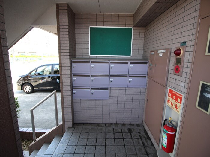 物件外観写真4　(エントランス部分)