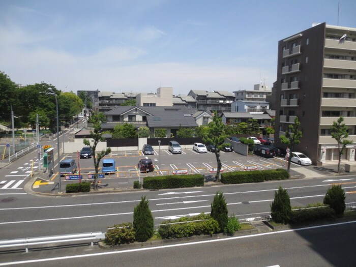 物件内観写真8　(室内からの展望)