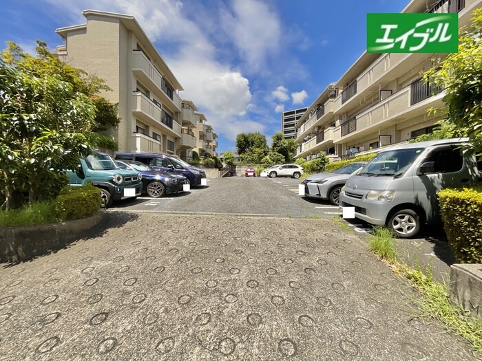 物件外観写真3　(駐車場)