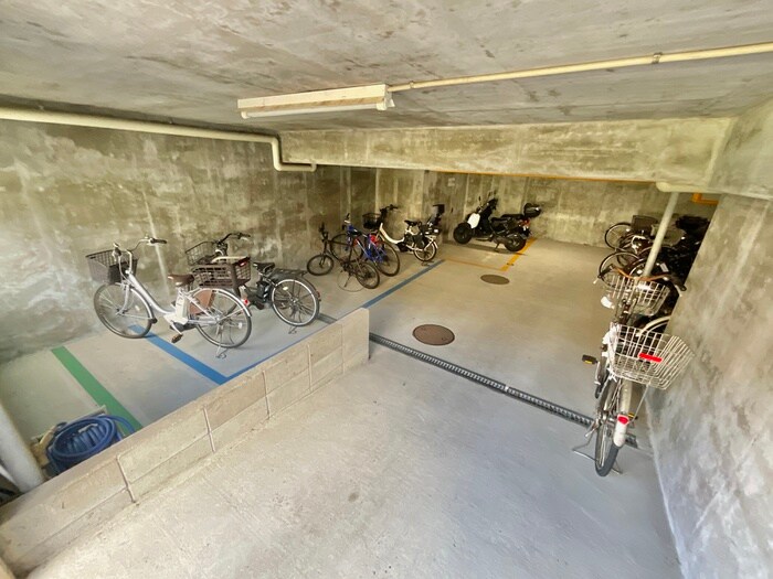 物件外観写真6　(駐輪場)