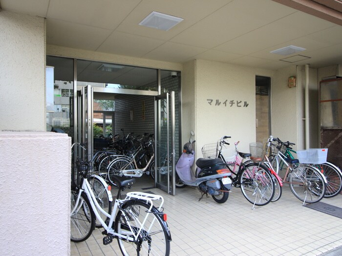 物件外観写真2　(エントランス部分)